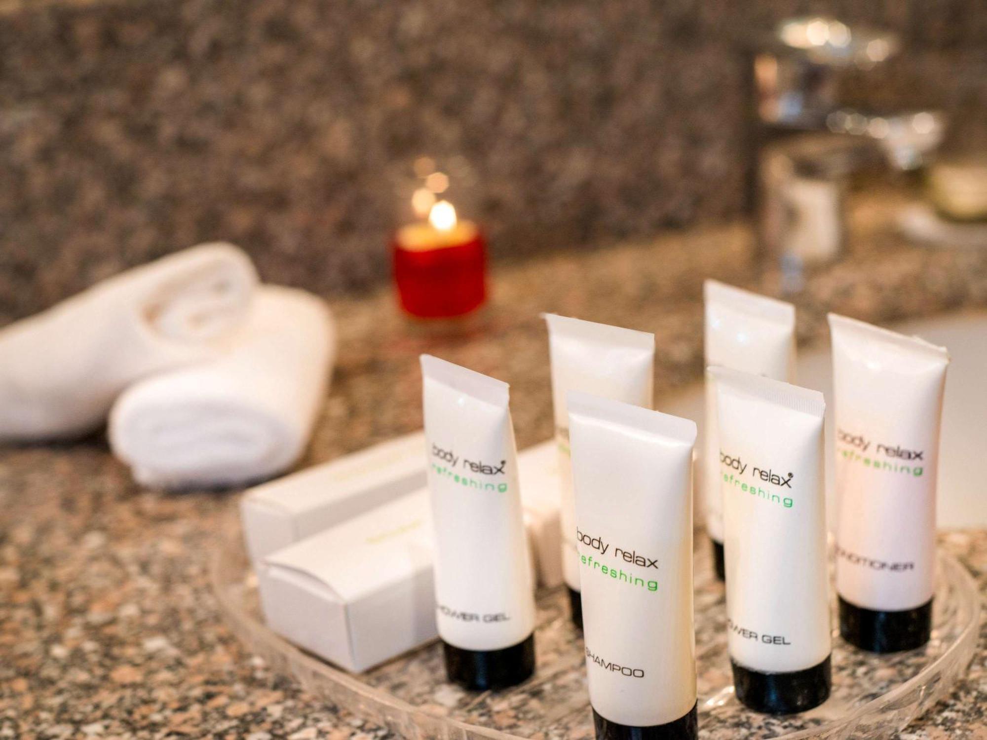 Movenpick Taba Resort & Spa Eksteriør billede The photo displays a selection of personal care products arranged on a countertop. There are several small tubes labeled "body relax" and "shampoo," which are presumably toiletries. Alongside them, there's a small white box, likely containing additio